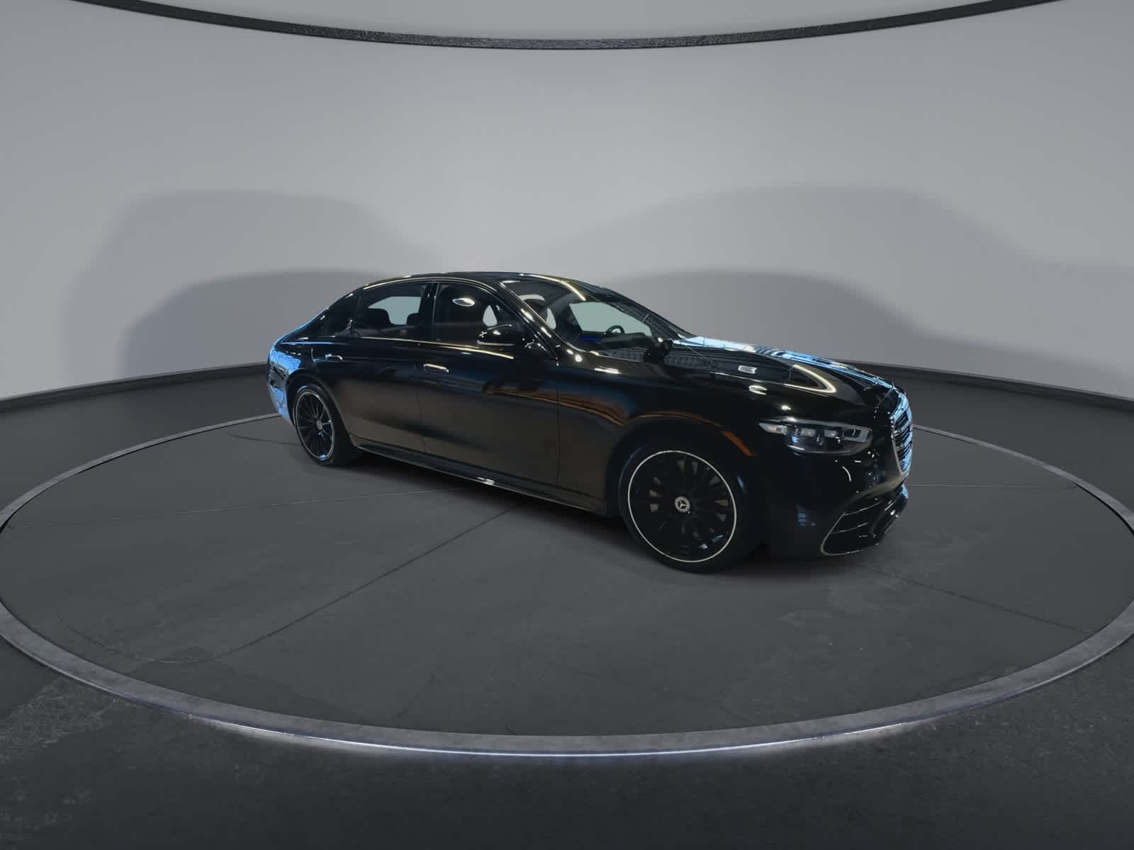 Thumbnail: 2023 Mercedes-Benz S-Class - 4