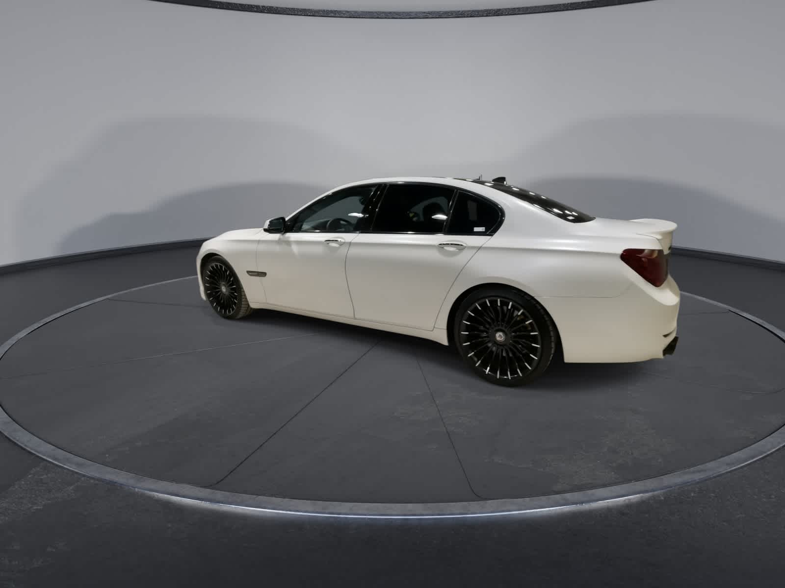 Thumbnail: 2011 BMW 7 Series - 8