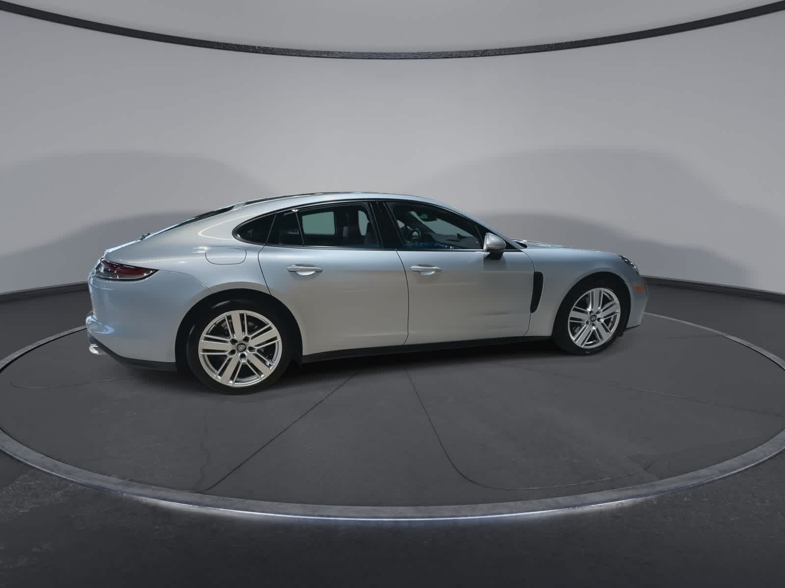 Thumbnail: 2023 Porsche Panamera - 12