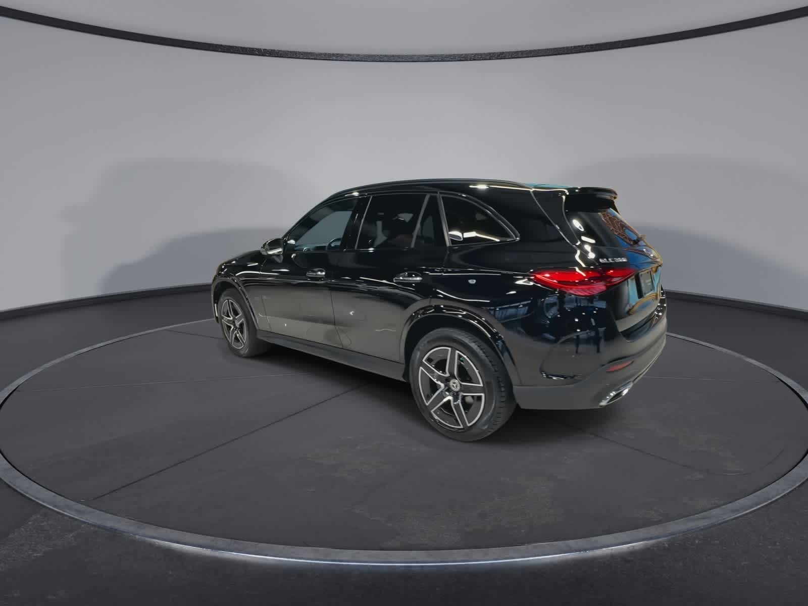 Thumbnail: 2025 Mercedes-Benz GLC - 8