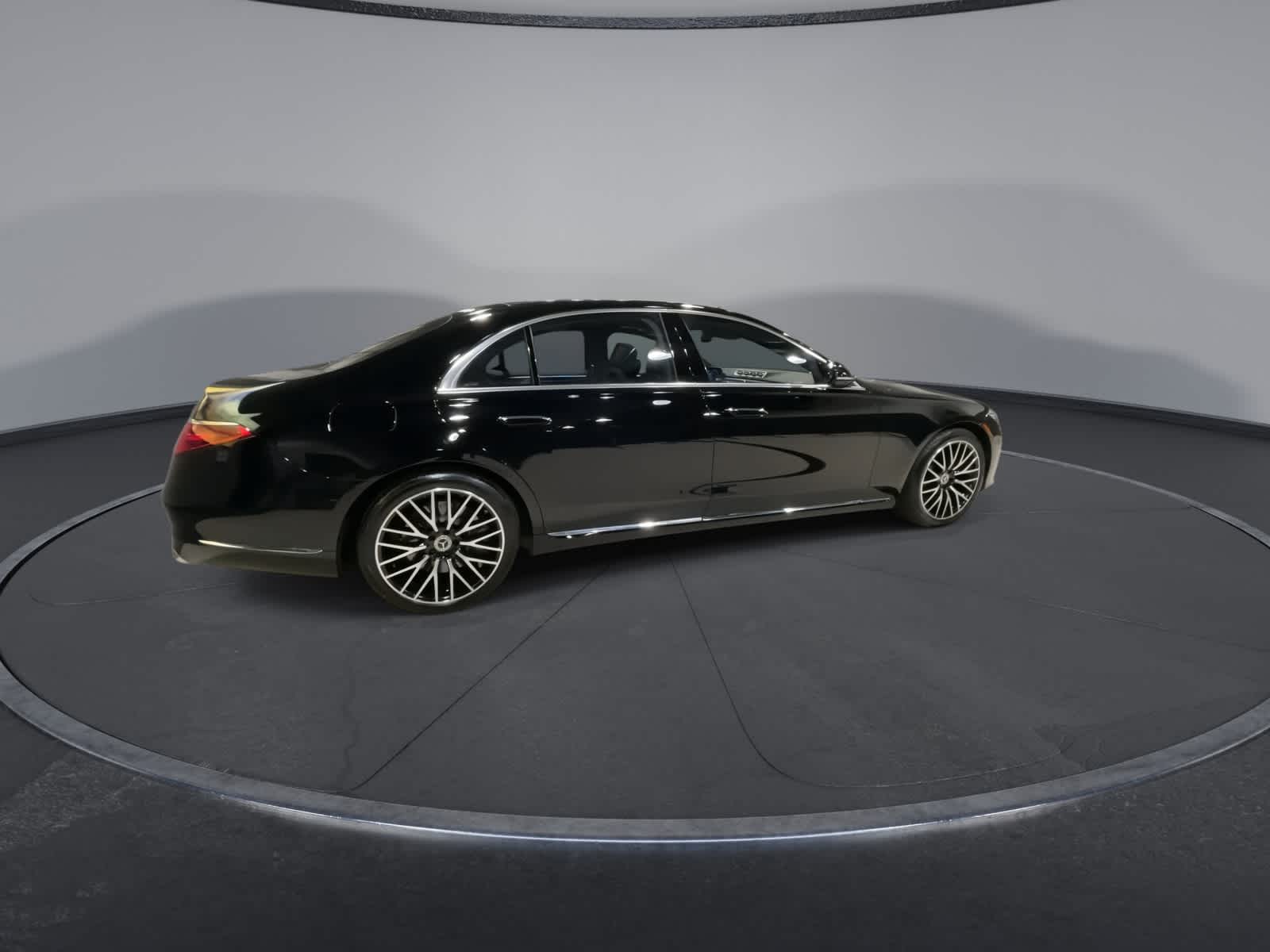 Thumbnail: 2023 Mercedes-Benz S-Class - 12