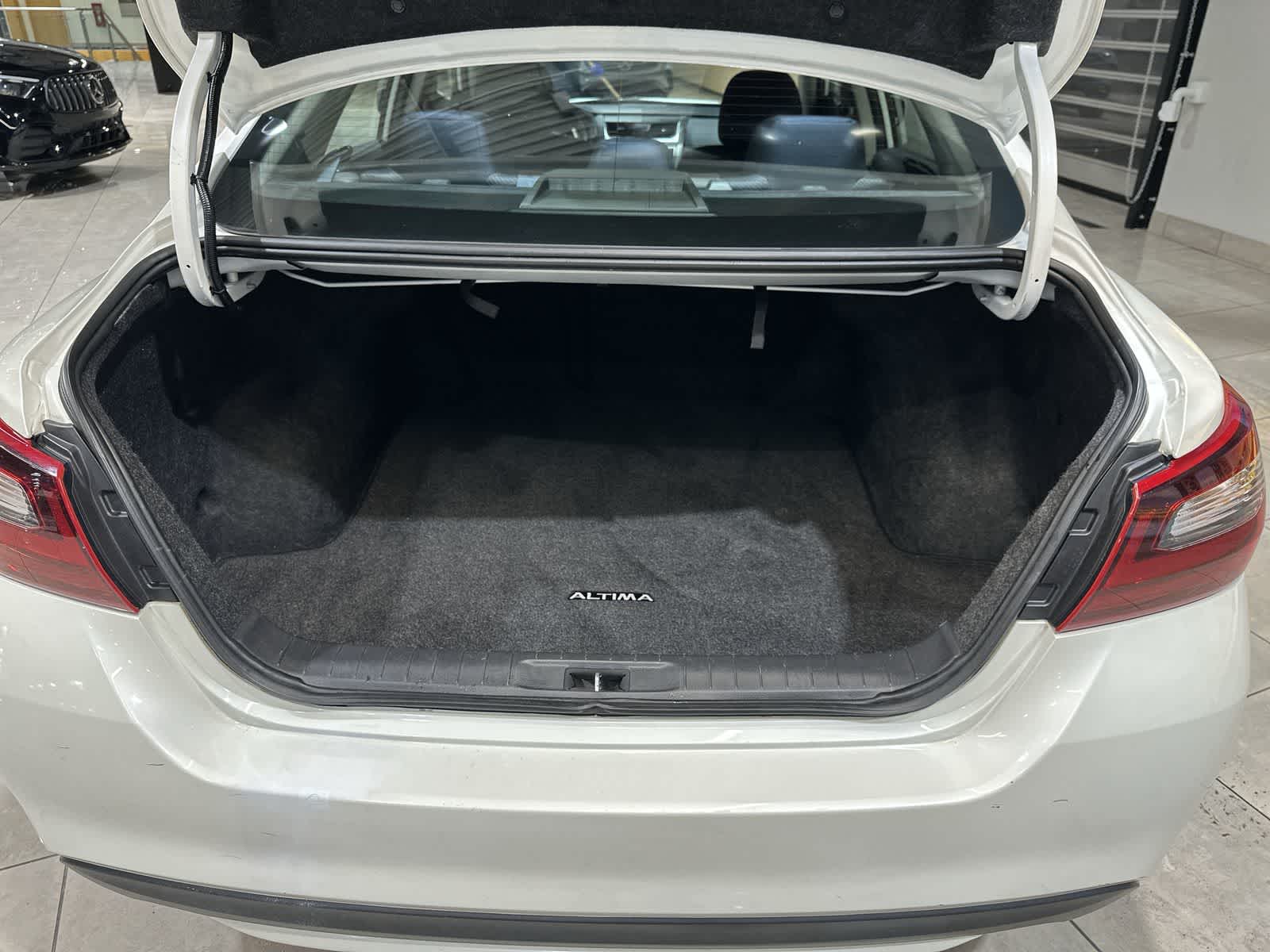 Thumbnail: 2017 Nissan Altima - 31