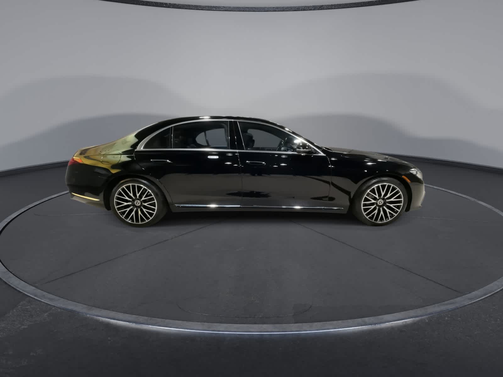 Thumbnail: 2023 Mercedes-Benz S-Class - 13