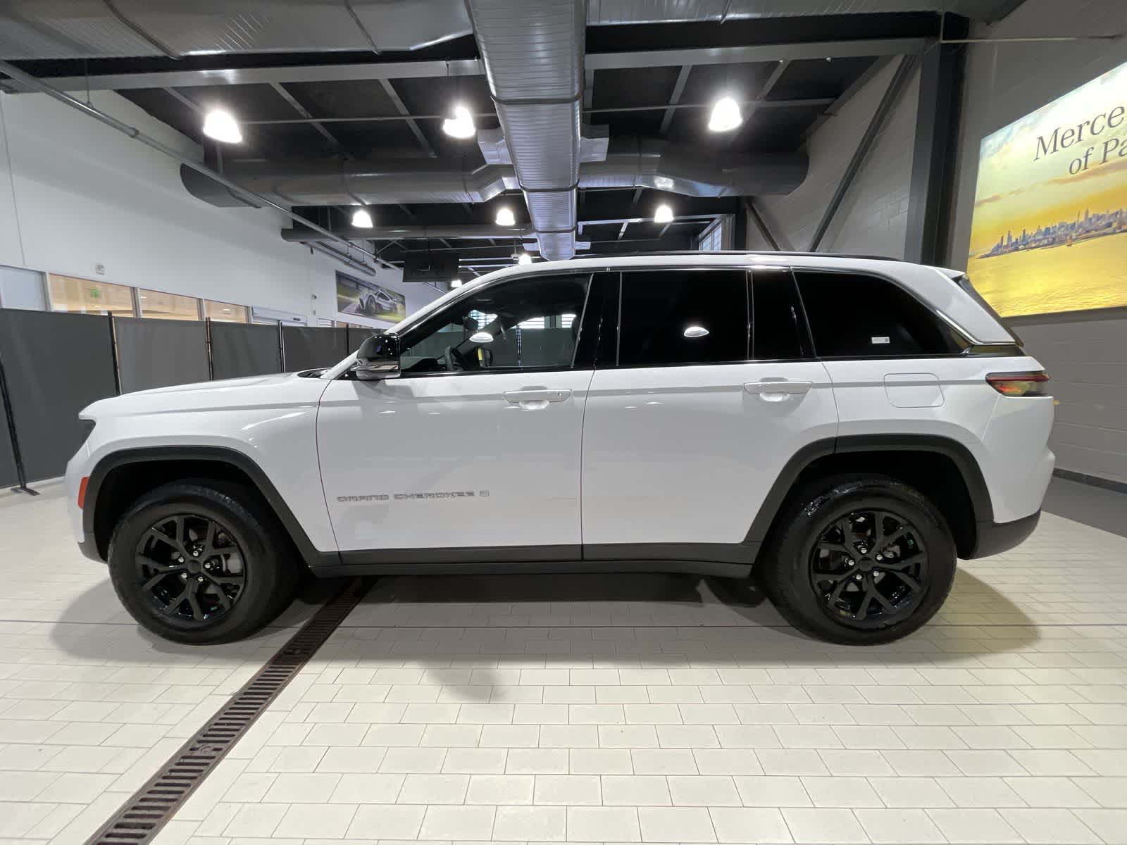 Thumbnail: 2024 Jeep Grand Cherokee - 15