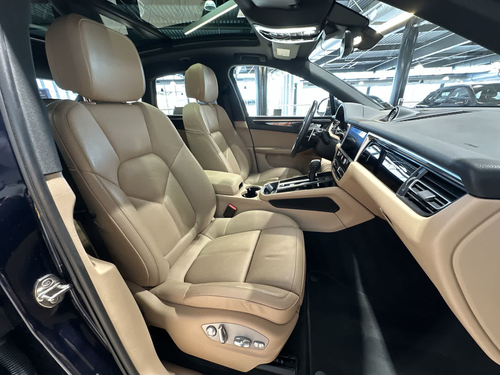 Thumbnail: 2022 Porsche Macan - 26