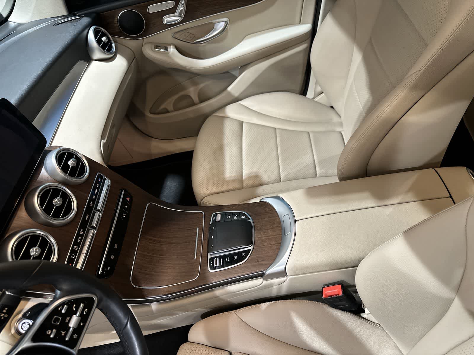 Thumbnail: 2022 Mercedes-Benz GLC - 28