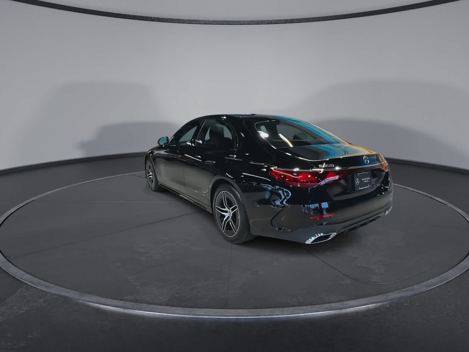 Thumbnail: 2025 Mercedes-Benz E-Class - 8