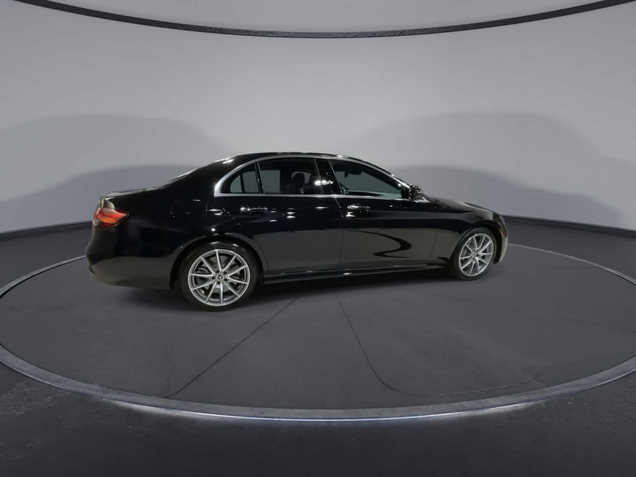 Thumbnail: 2022 Mercedes-Benz E-Class - 10