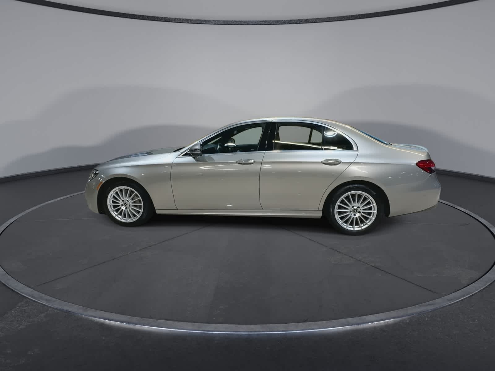 Thumbnail: 2022 Mercedes-Benz E-Class - 7