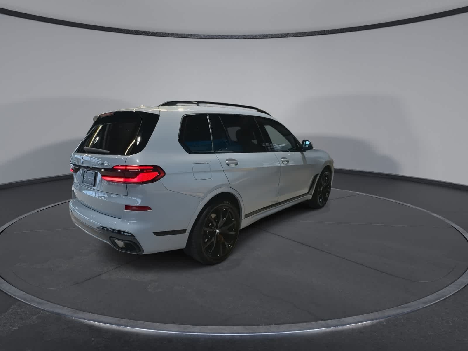 Thumbnail: 2025 BMW X7 - 11