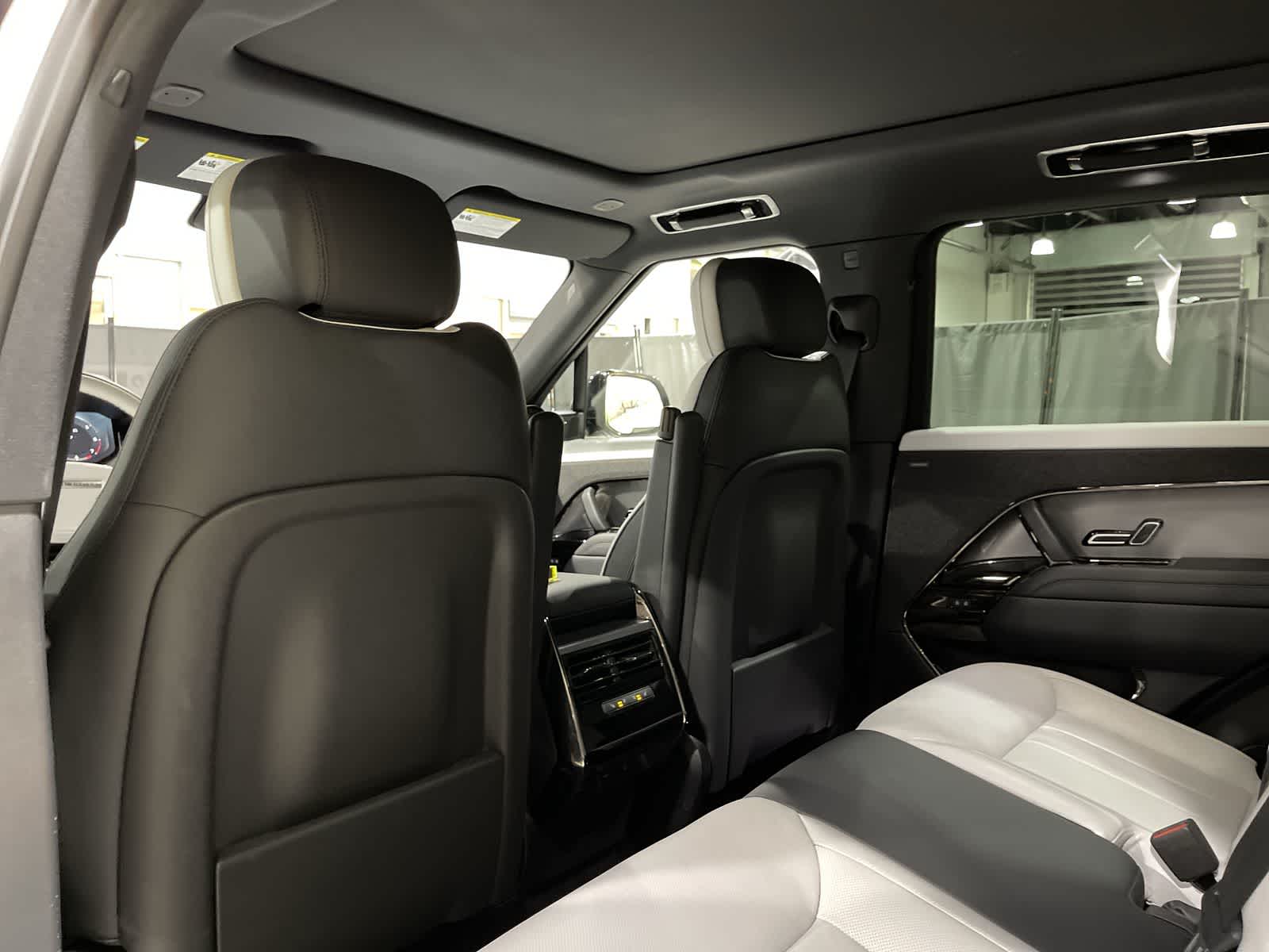 Thumbnail: 2023 Land Rover Range Rover Sport - 24