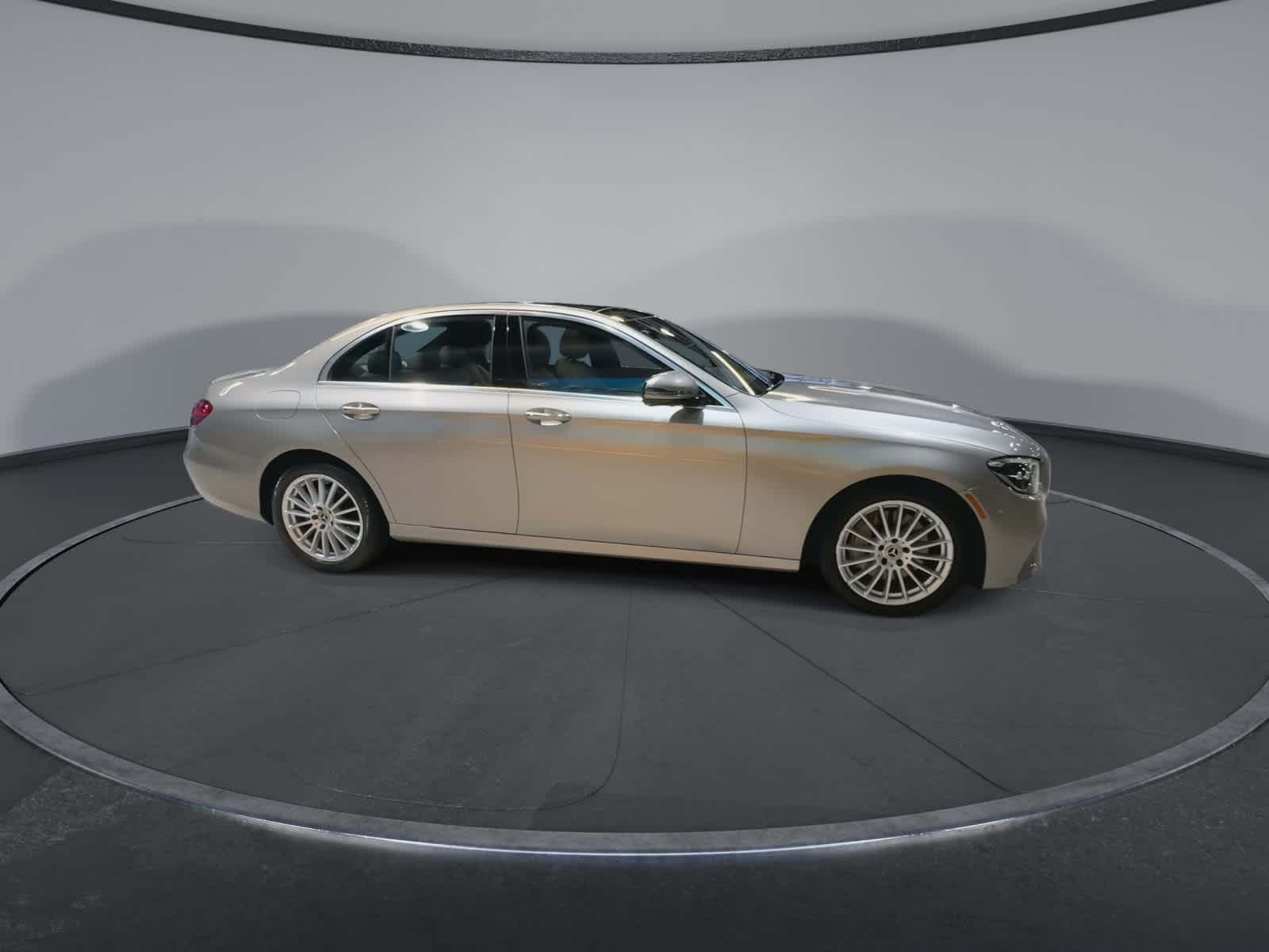 Thumbnail: 2022 Mercedes-Benz E-Class - 13