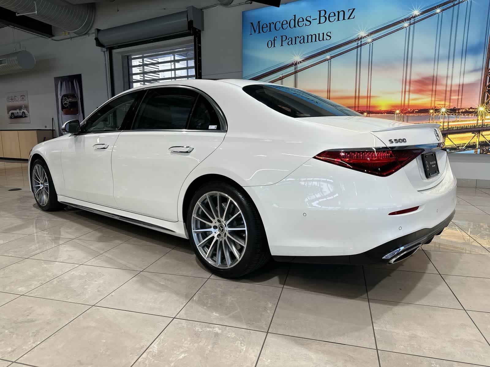 Thumbnail: 2023 Mercedes-Benz S-Class - 16