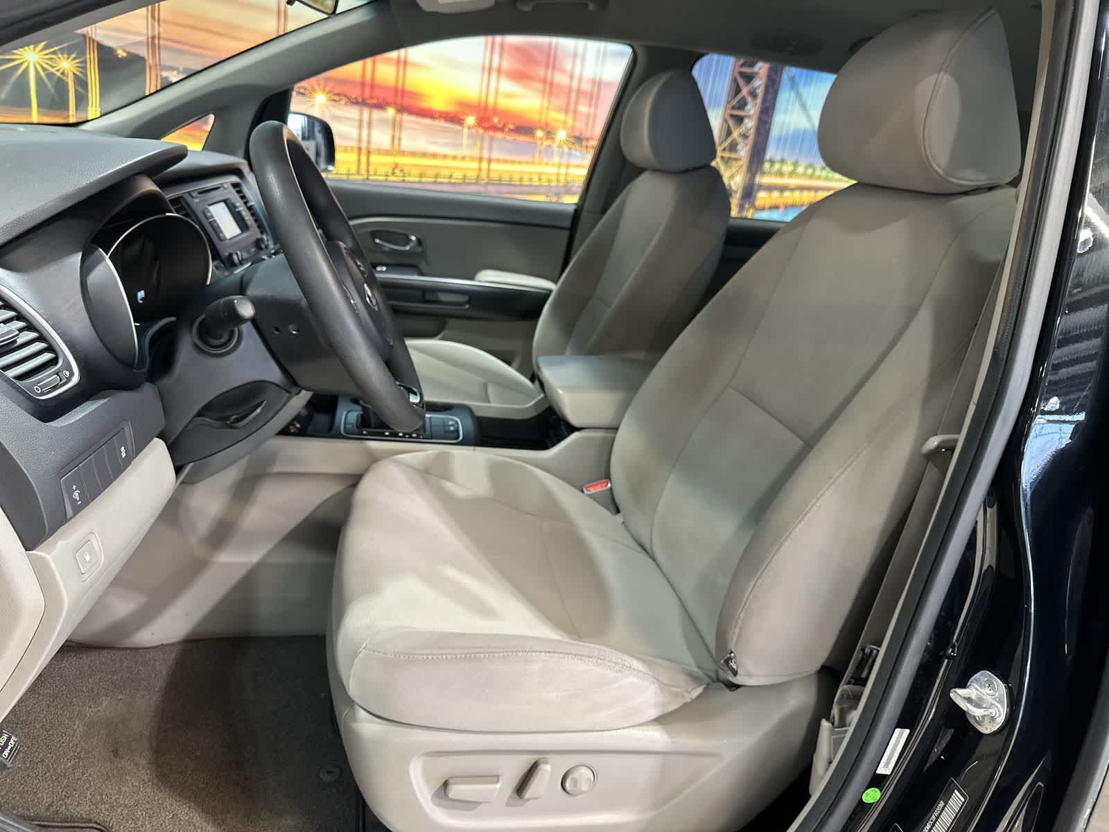 Thumbnail: 2015 Kia Sedona - 23