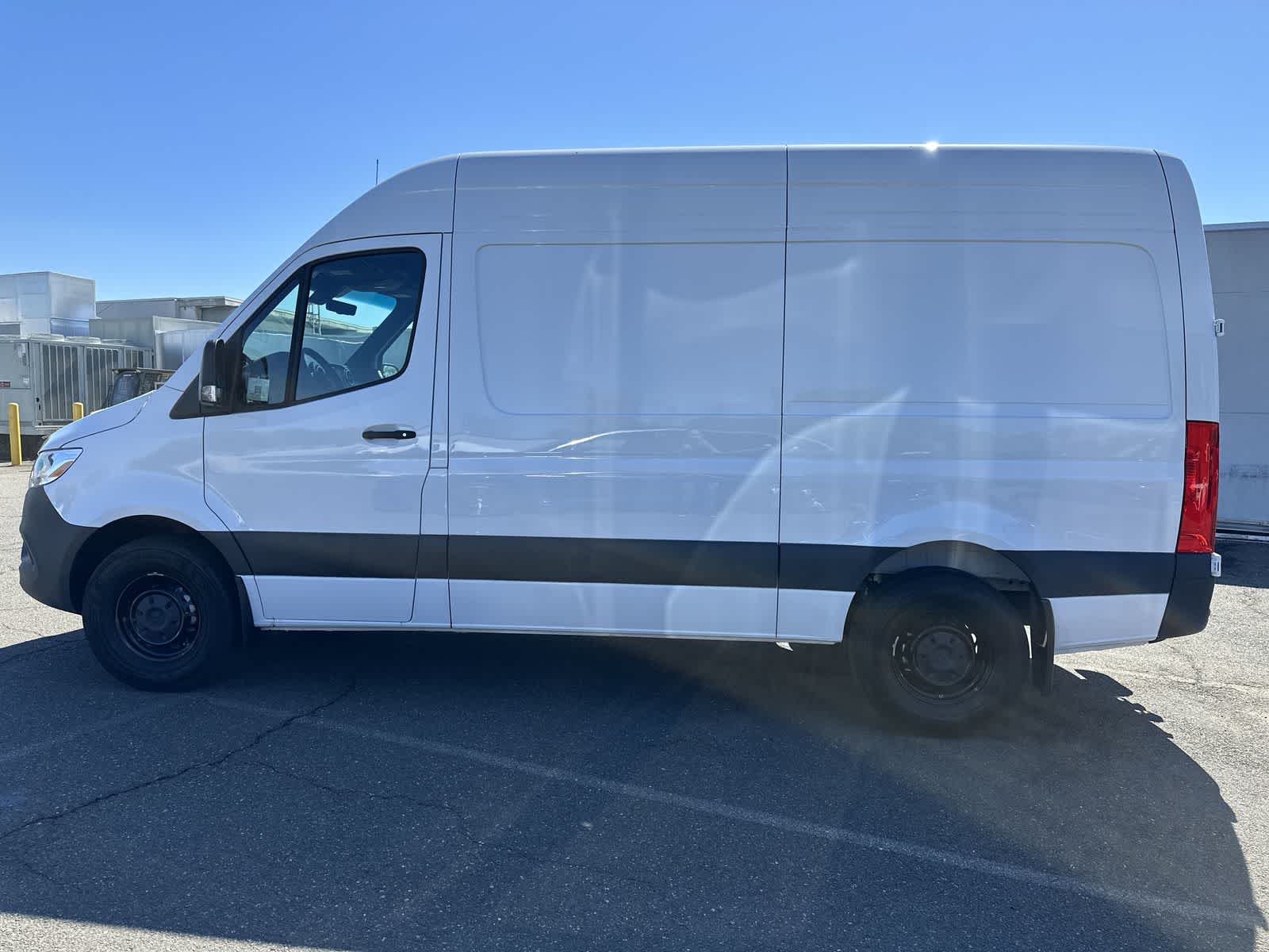 Thumbnail: 2025 Mercedes-Benz Sprinter - 15