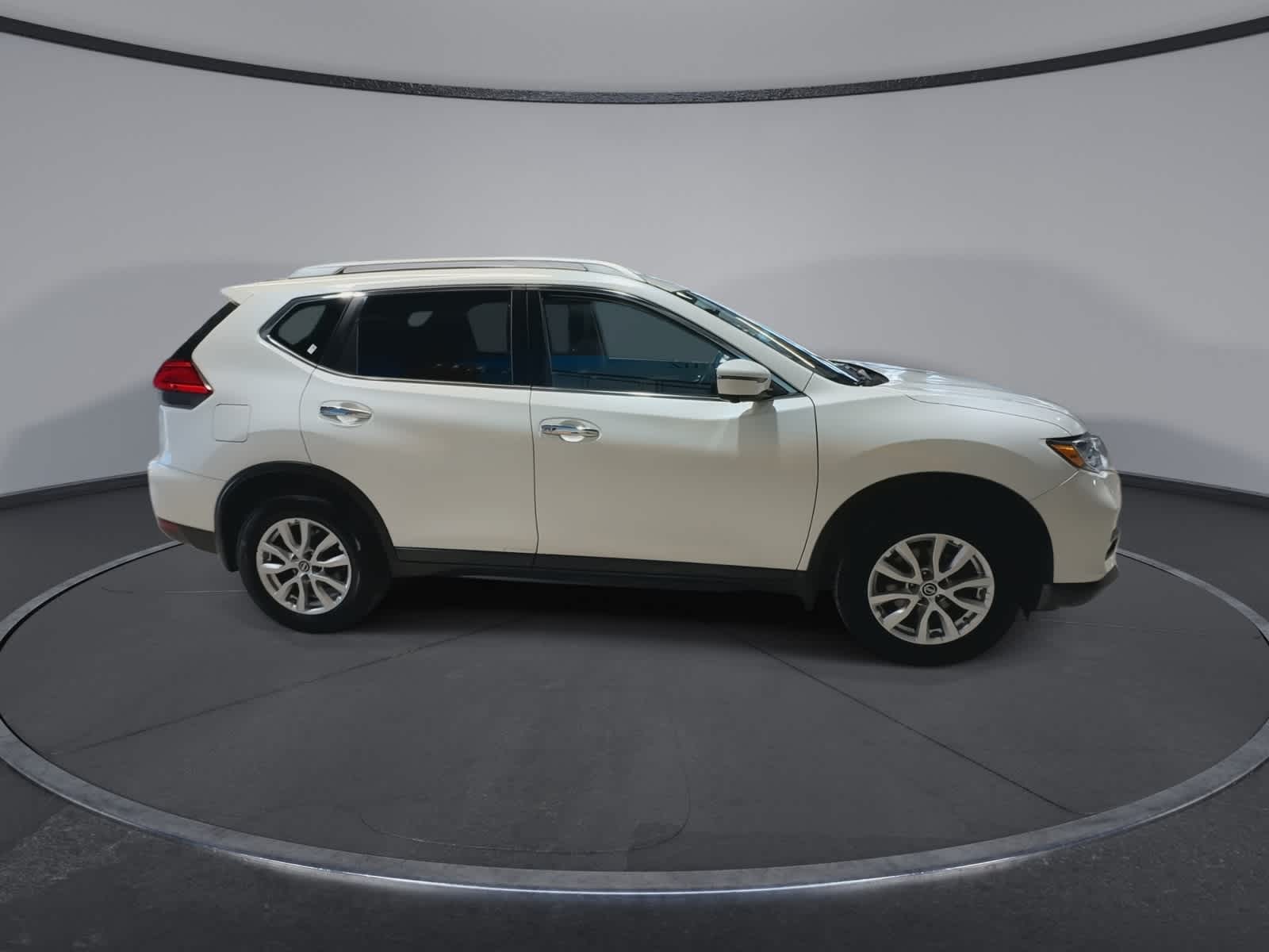 Thumbnail: 2017 Nissan Rogue - 13