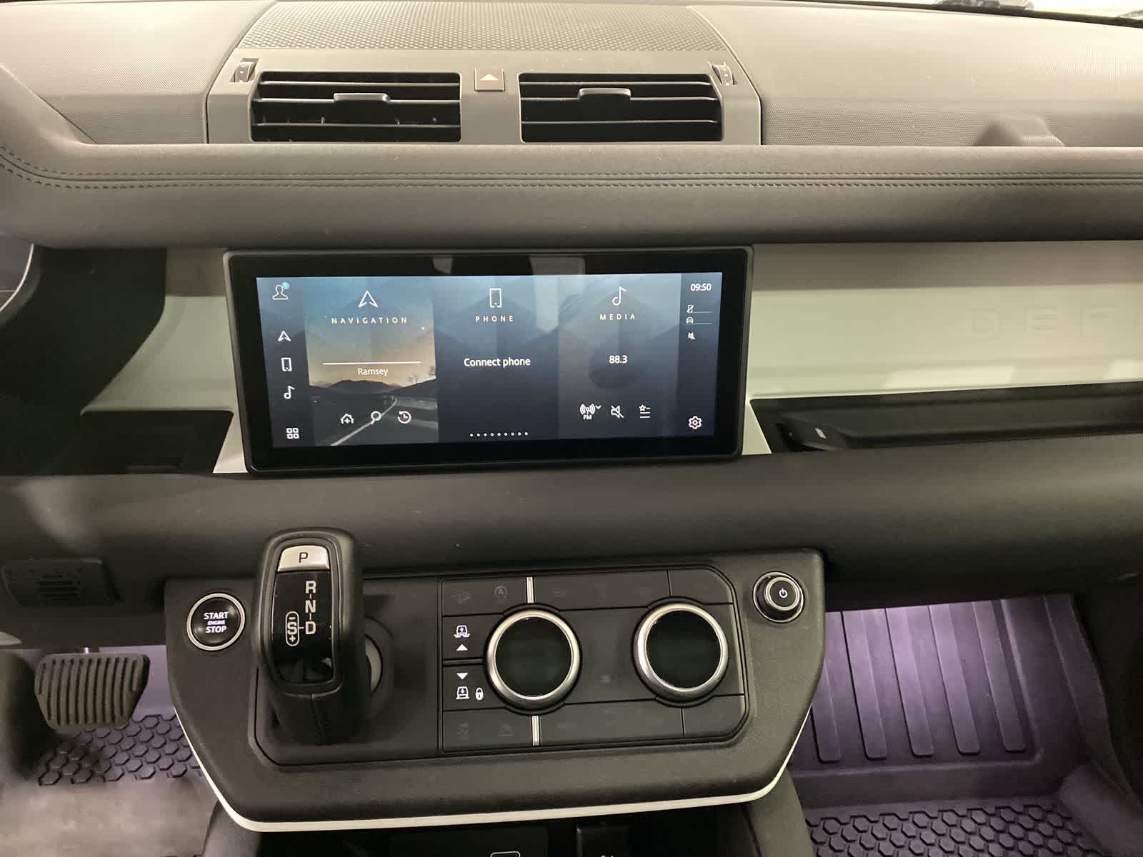 Thumbnail: 2020 Land Rover Defender - 28