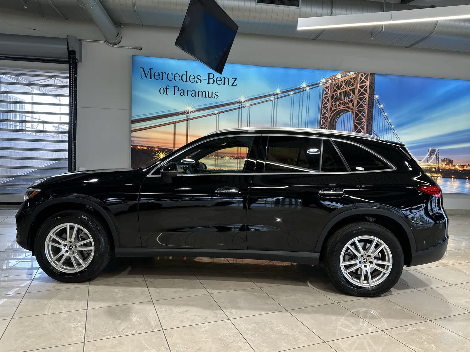 Thumbnail: 2023 Mercedes-Benz GLC - 15