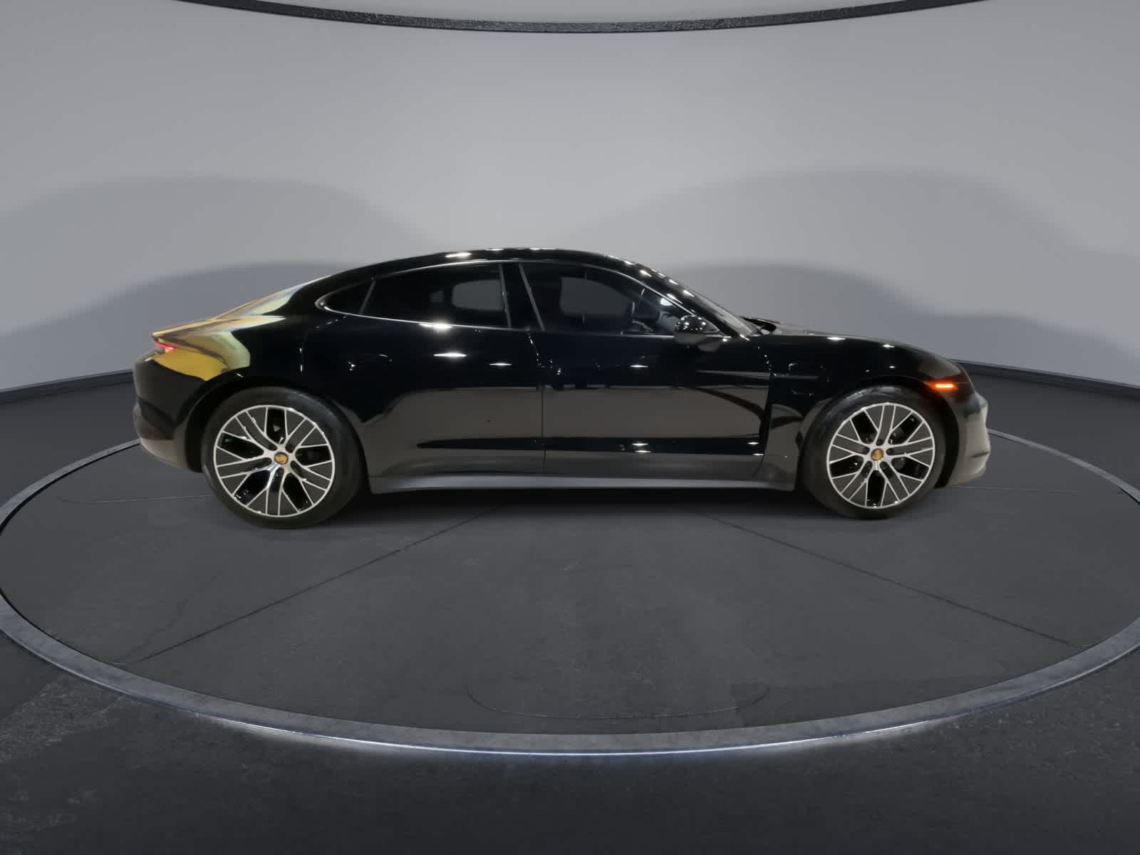 Thumbnail: 2023 Porsche Taycan - 13