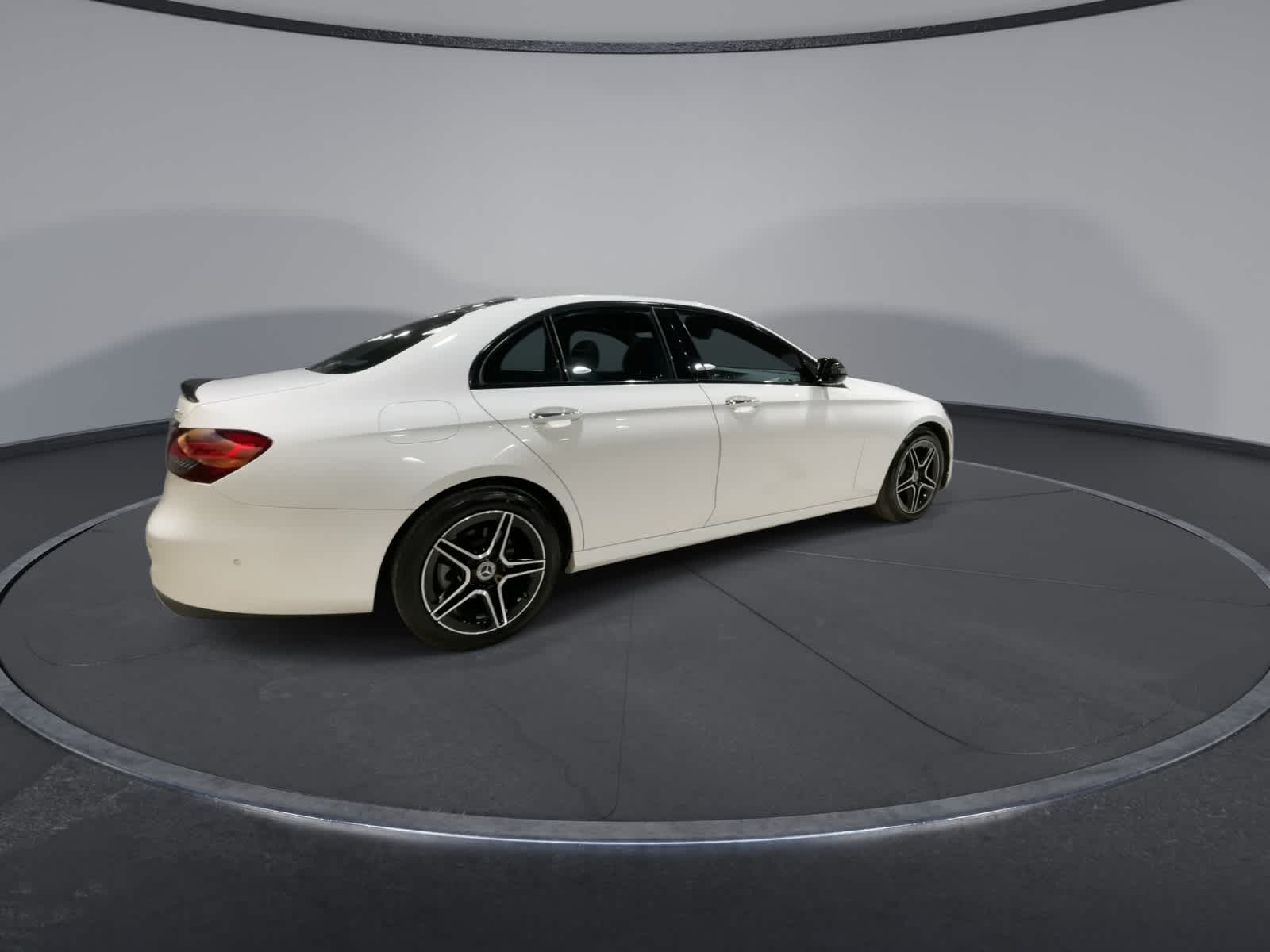 Thumbnail: 2023 Mercedes-Benz E-Class - 12