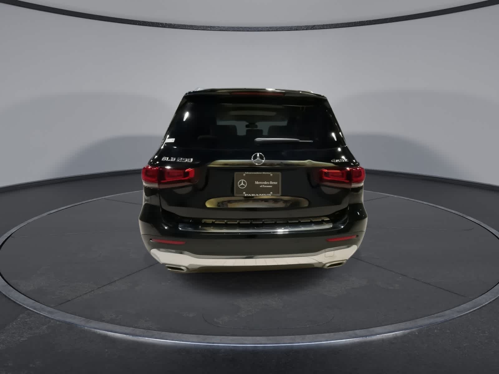 Thumbnail: 2023 Mercedes-Benz GLB - 10