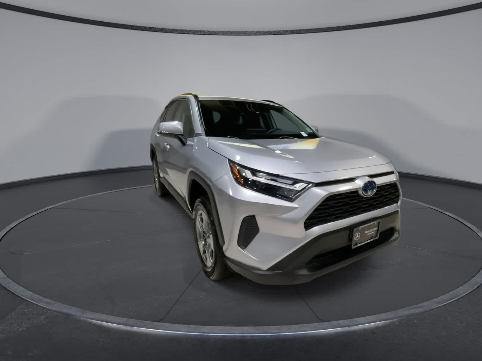 2024 Toyota RAV4 Hybrid XLE photo 3