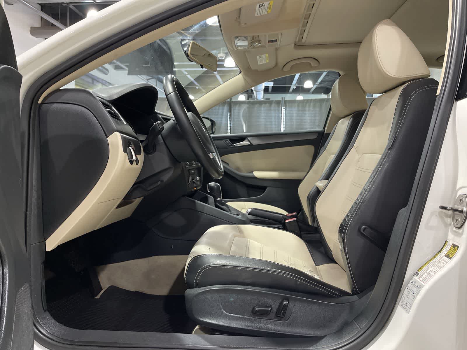 Thumbnail: 2014 Volkswagen Jetta - 14