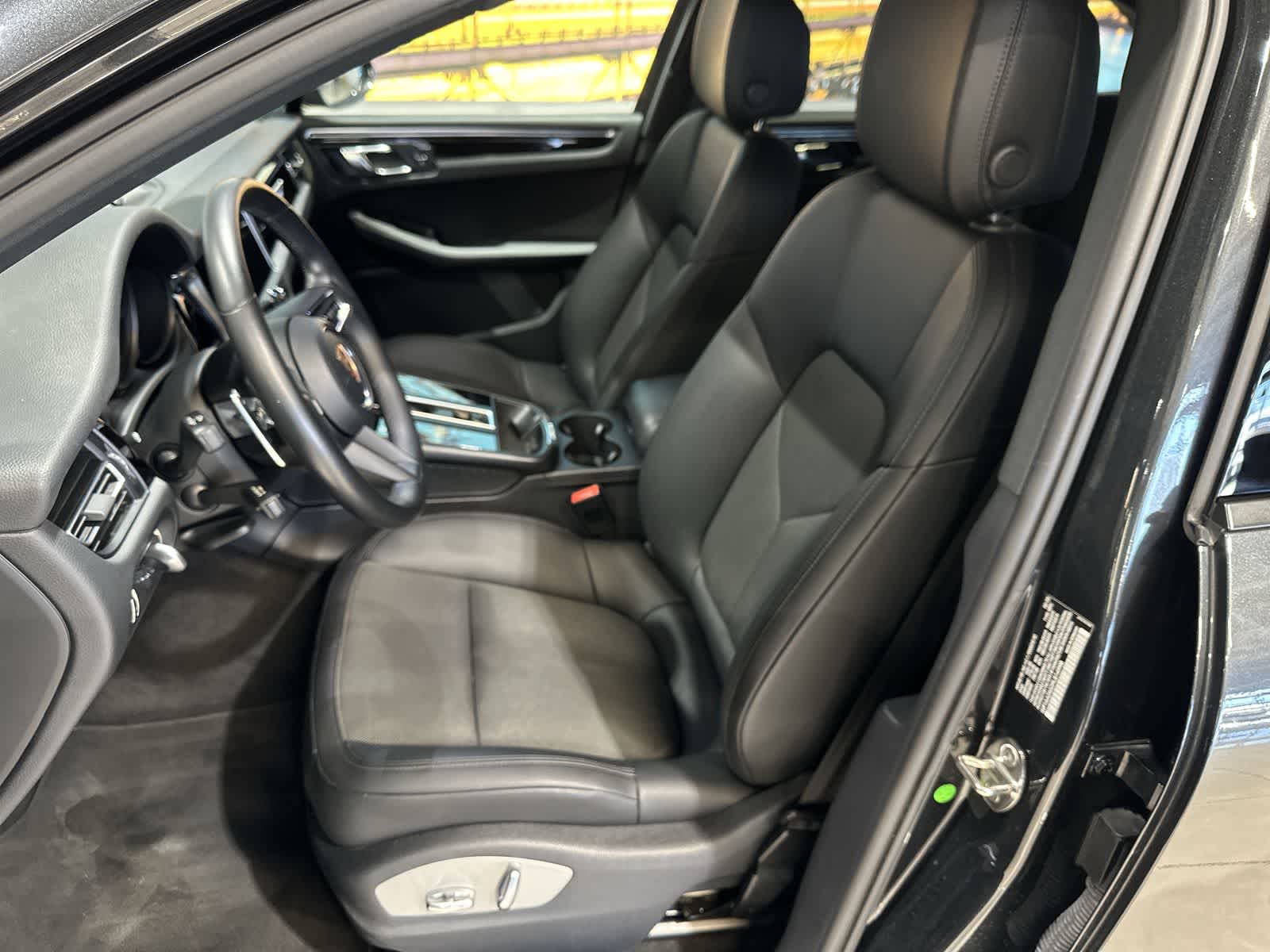 Thumbnail: 2023 Porsche Macan - 23