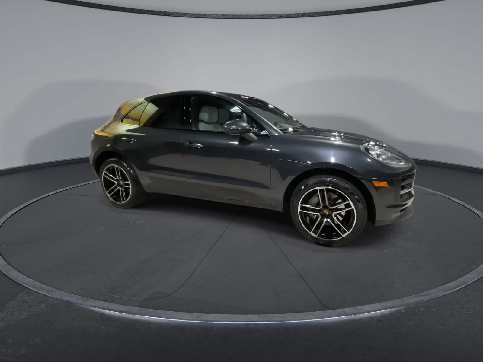 2021 Porsche Macan S photo 2