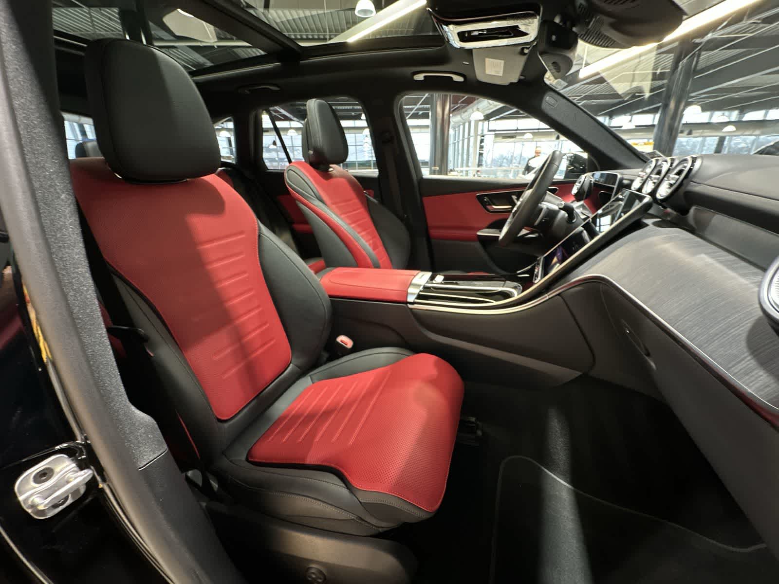 Thumbnail: 2025 Mercedes-Benz GLC - 26