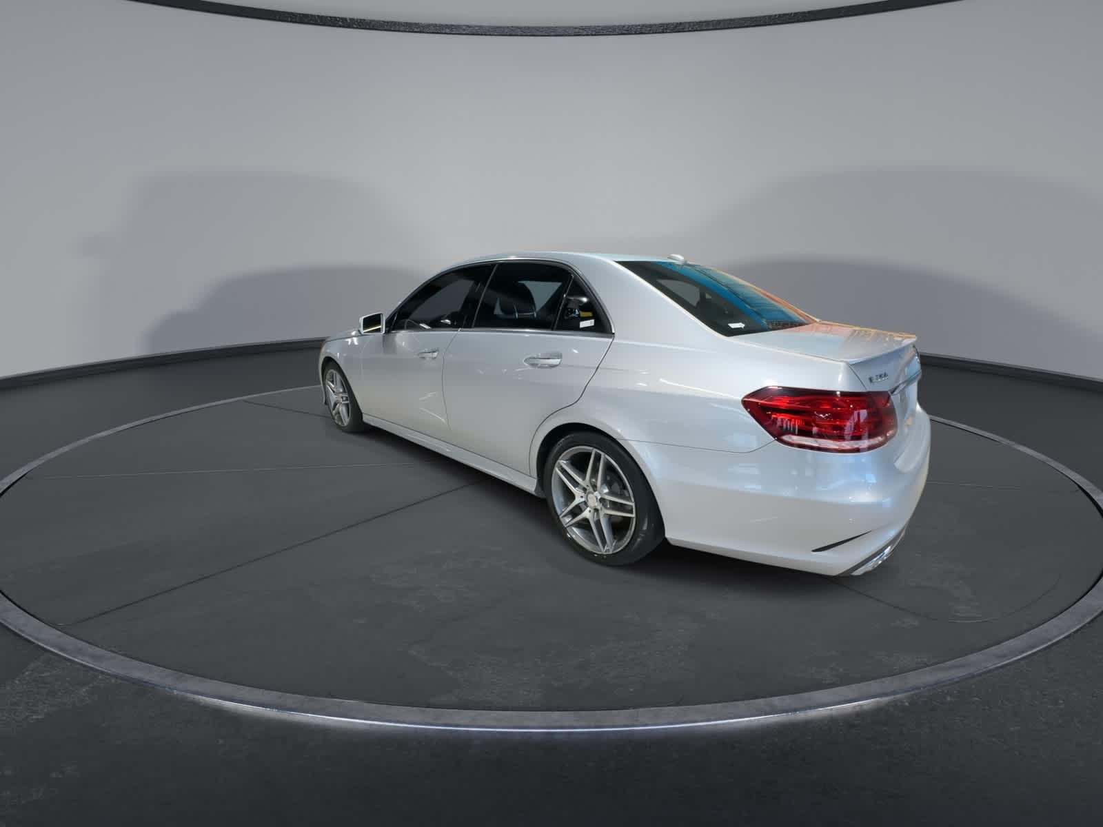 Thumbnail: 2016 Mercedes-Benz E-Class - 8
