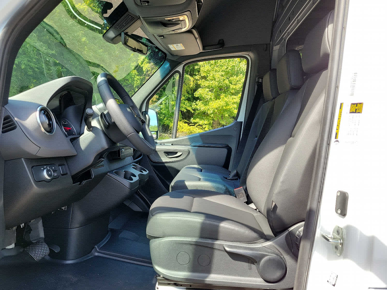 Thumbnail: 2025 Mercedes-Benz Sprinter - 7