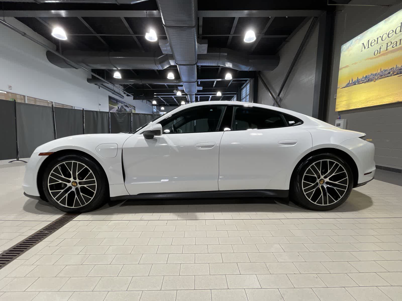 Thumbnail: 2022 Porsche Taycan - 15