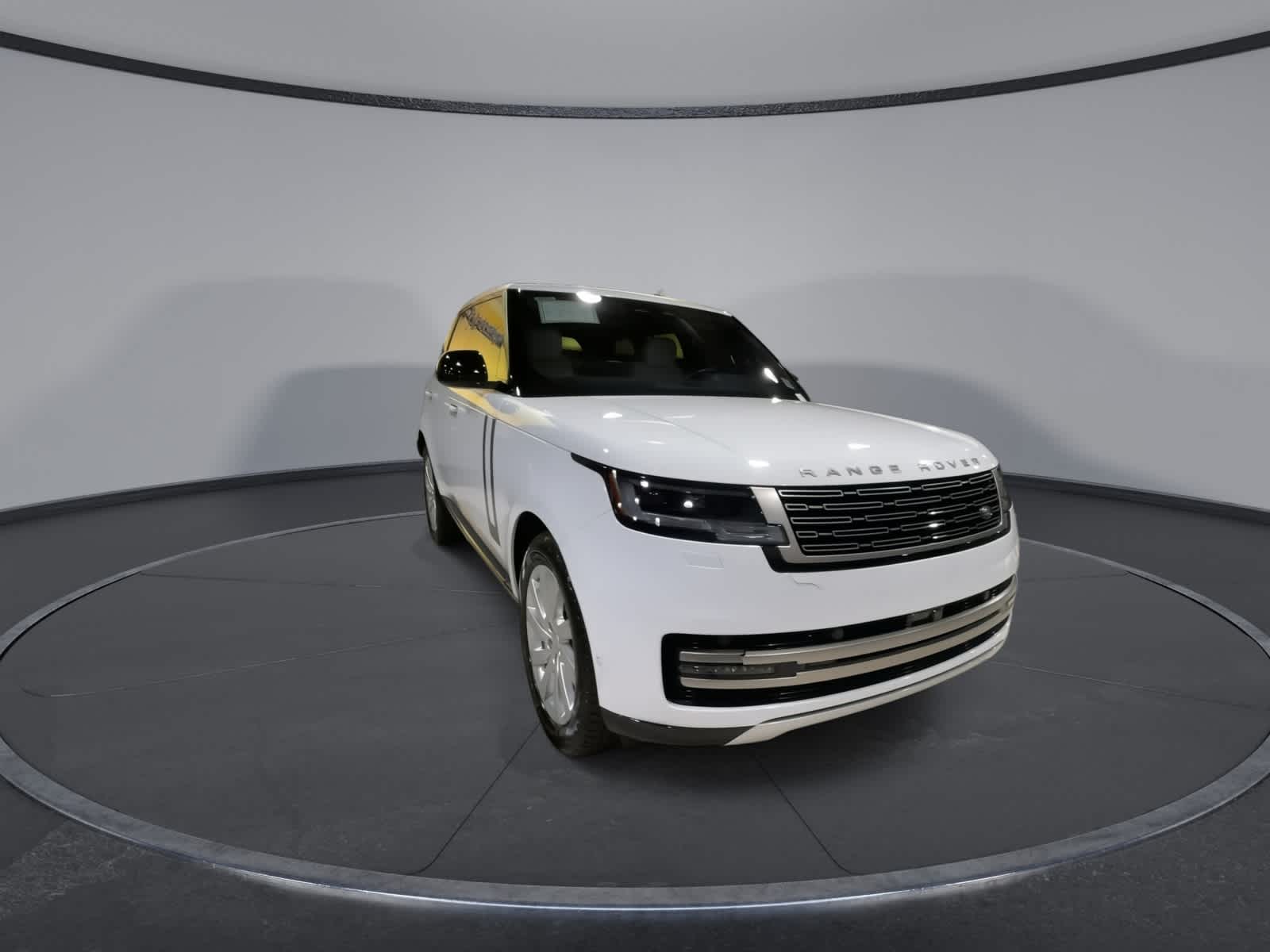 2023 Land Rover Range Rover SE photo 3