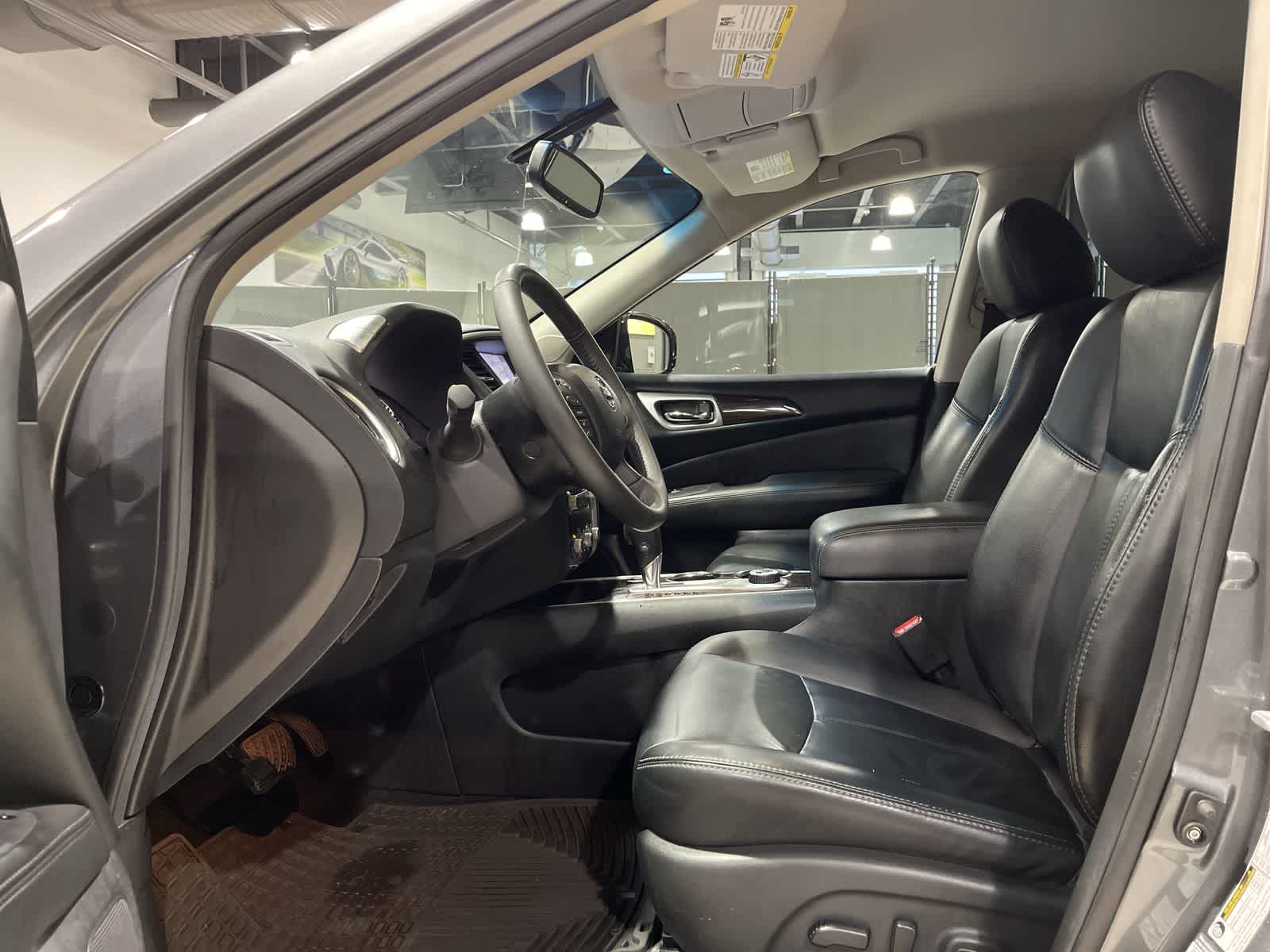 Thumbnail: 2015 Nissan Pathfinder - 14