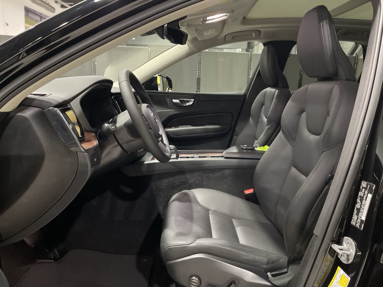 Thumbnail: 2023 Volvo XC60 - 23