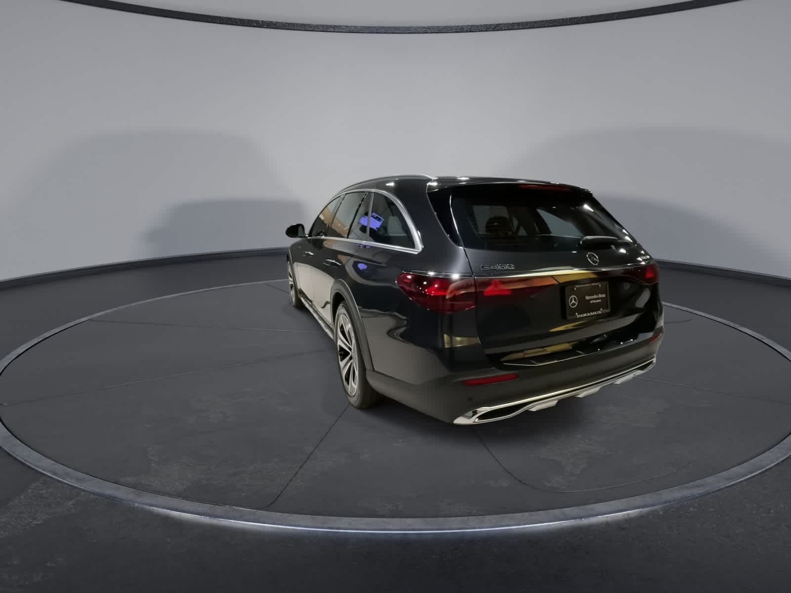 Thumbnail: 2025 Mercedes-Benz E-Class - 10