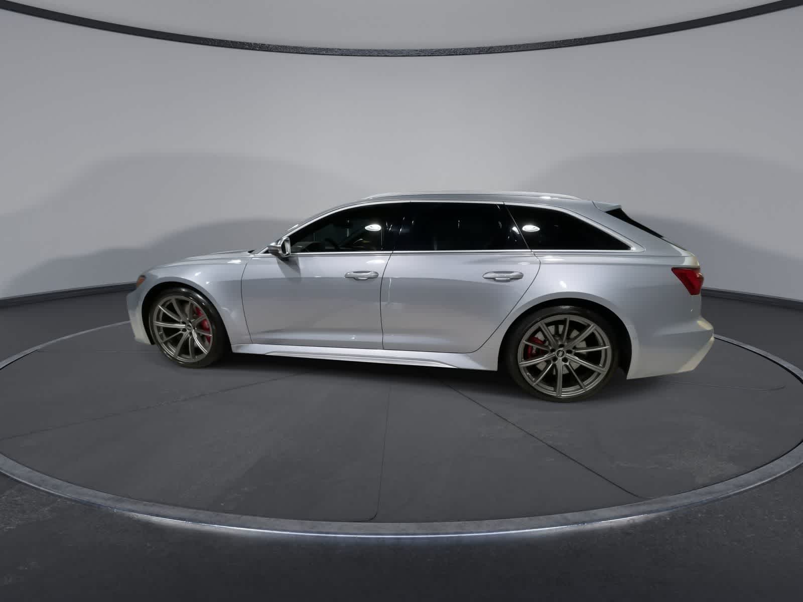 Thumbnail: 2023 Audi RS 6 - 6