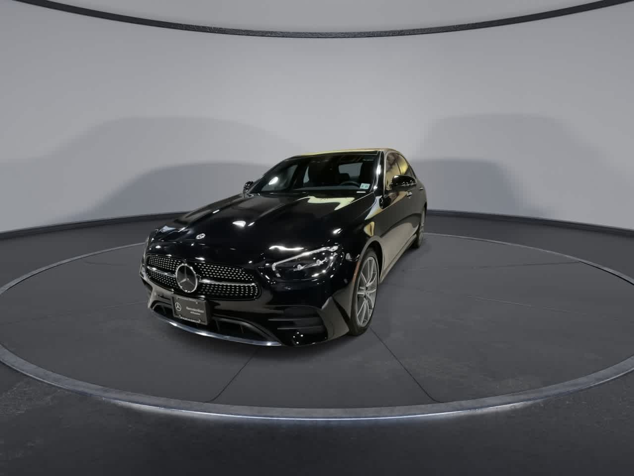Thumbnail: 2022 Mercedes-Benz E-Class - 3