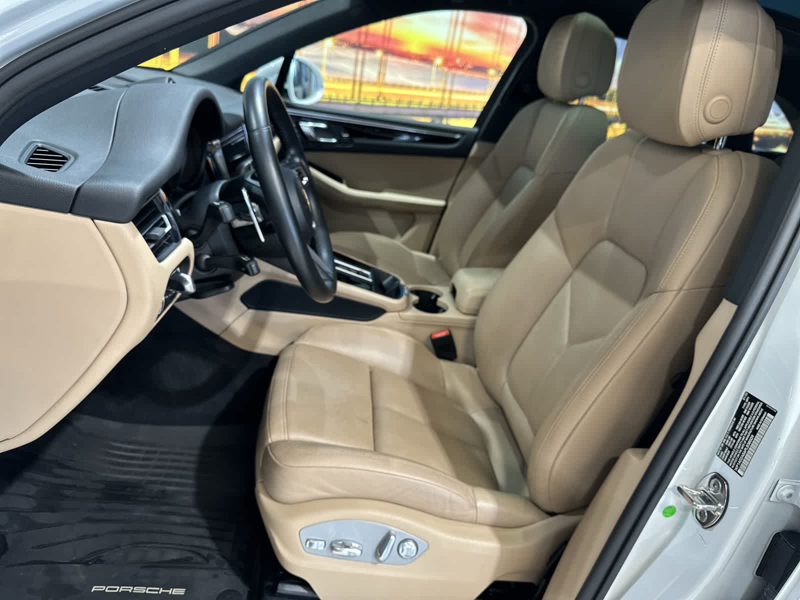 Thumbnail: 2023 Porsche Macan - 23