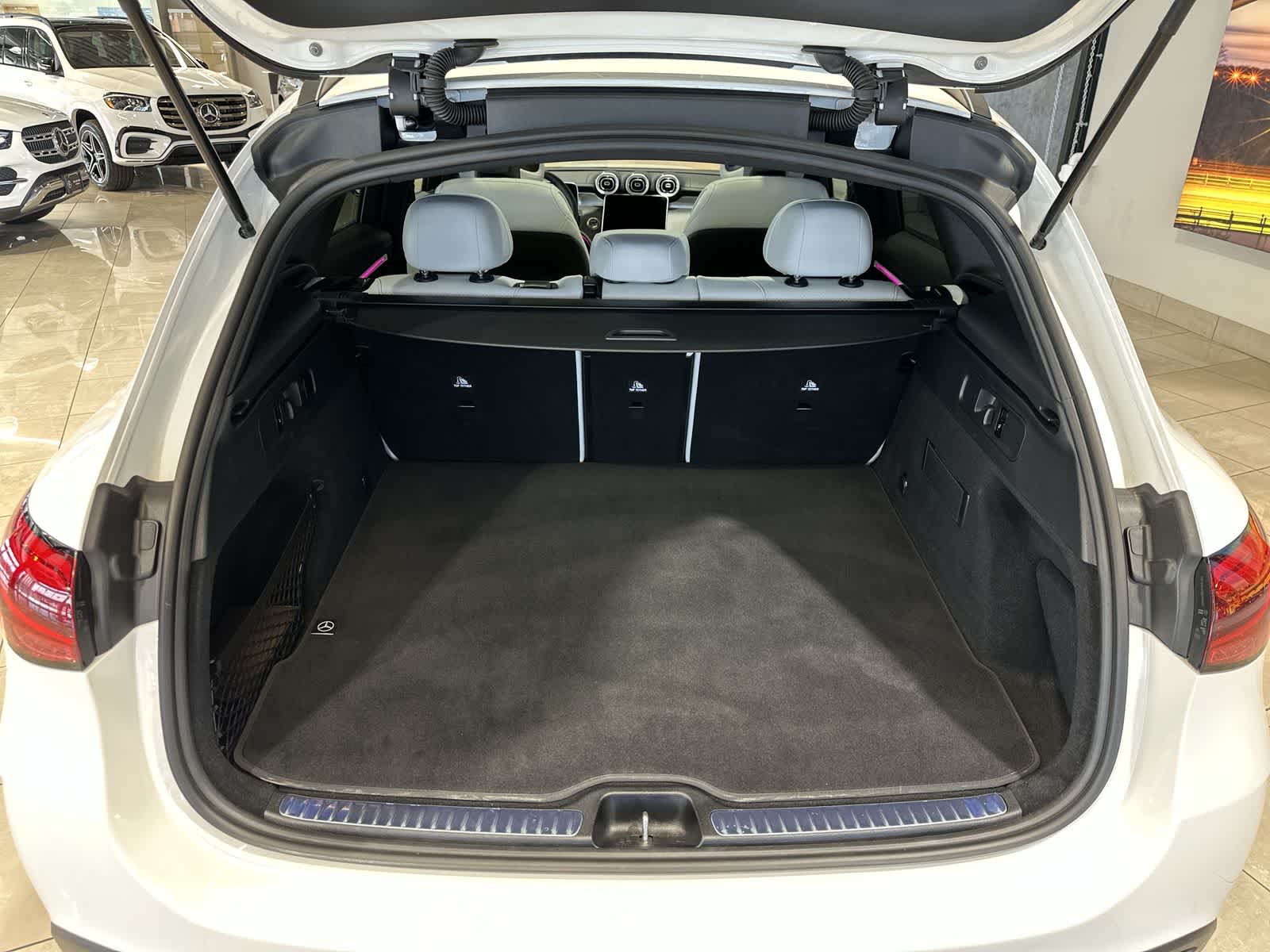 Thumbnail: 2025 Mercedes-Benz GLC - 31