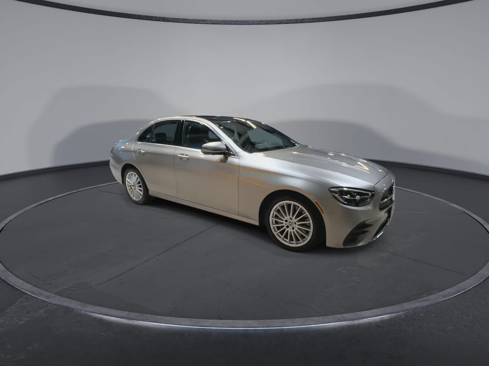 Thumbnail: 2022 Mercedes-Benz E-Class - 2