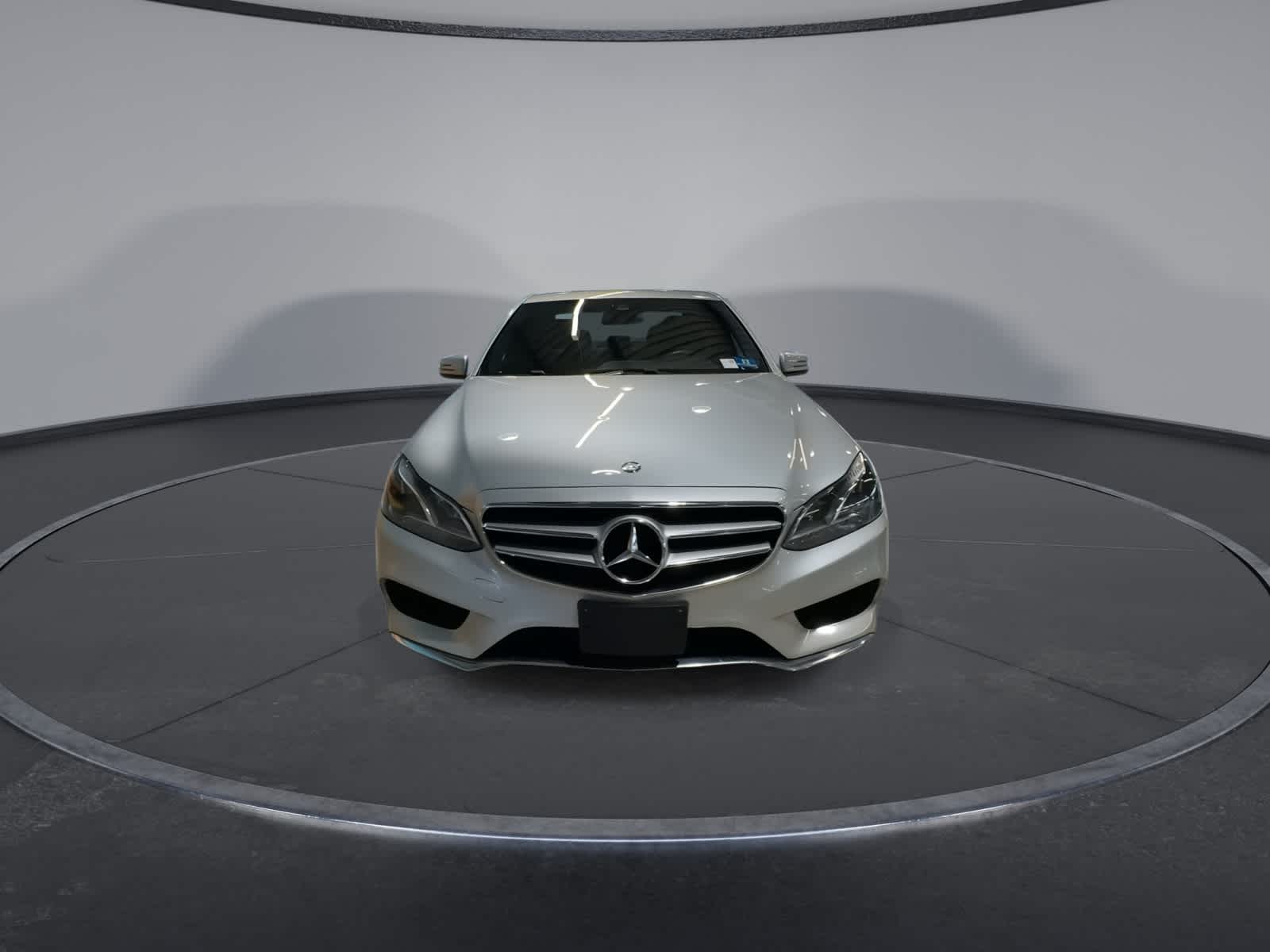 Thumbnail: 2016 Mercedes-Benz E-Class - 3