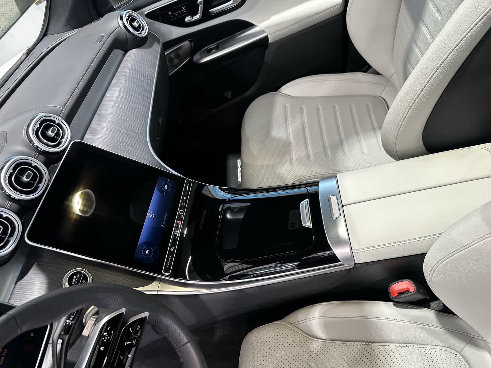 Thumbnail: 2025 Mercedes-Benz GLC - 28