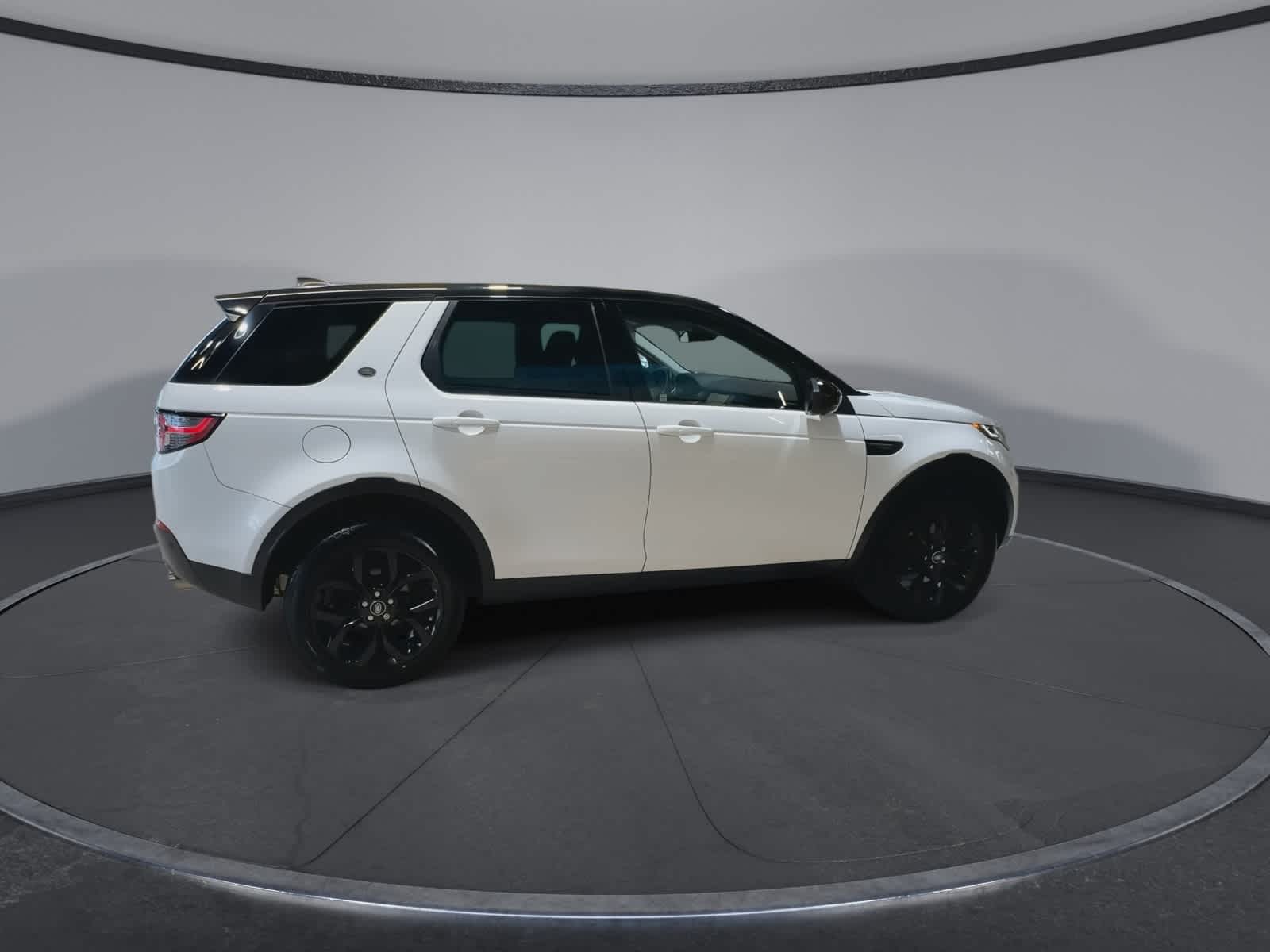 Thumbnail: 2017 Land Rover Discovery Sport - 12