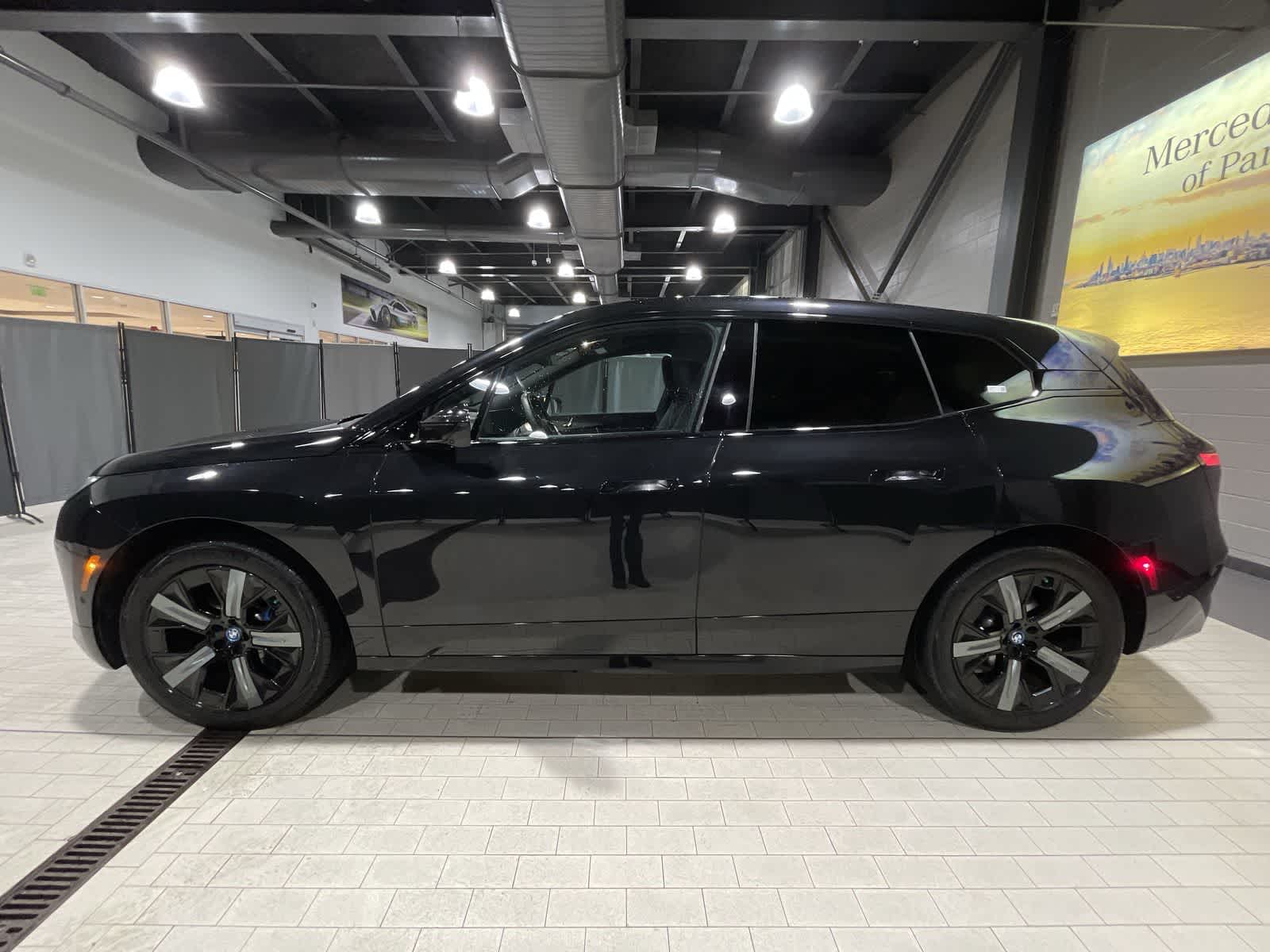 Thumbnail: 2023 BMW iX - 15