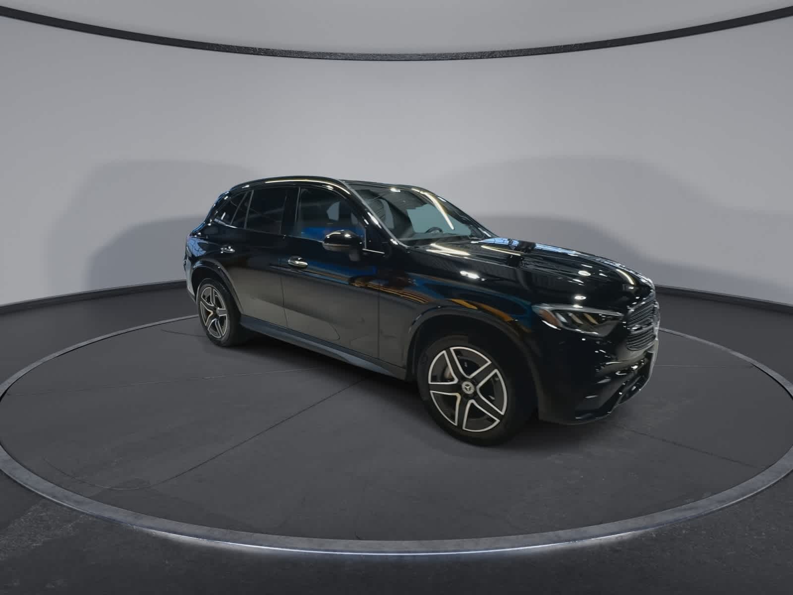 Thumbnail: 2025 Mercedes-Benz GLC - 2