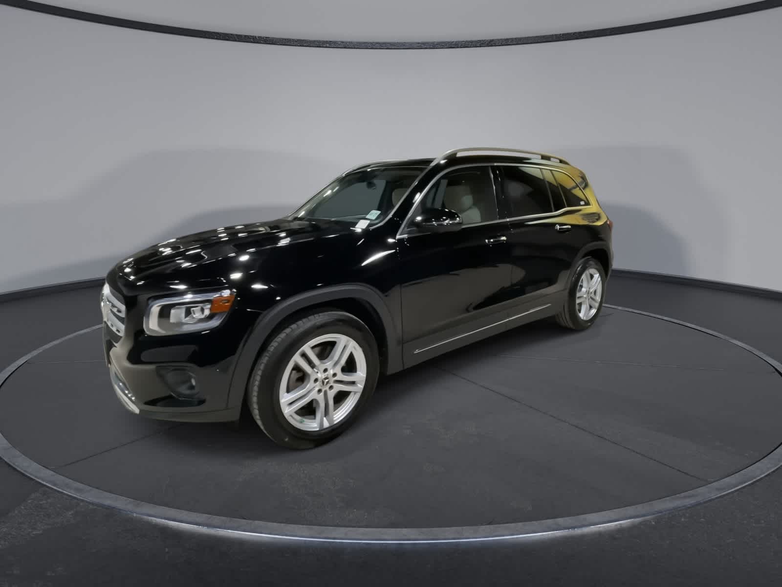 Thumbnail: 2023 Mercedes-Benz GLB - 6