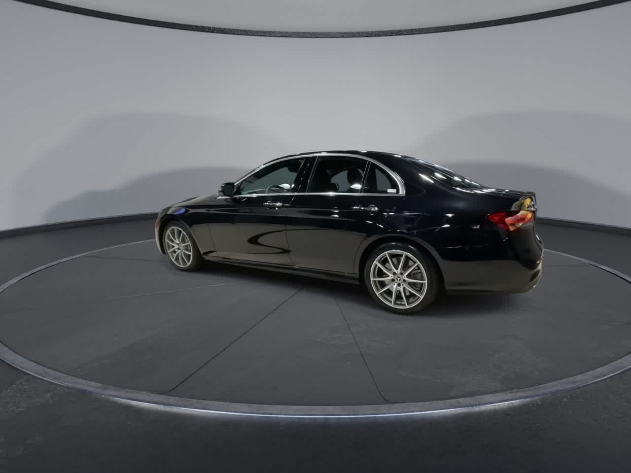 Thumbnail: 2022 Mercedes-Benz E-Class - 6