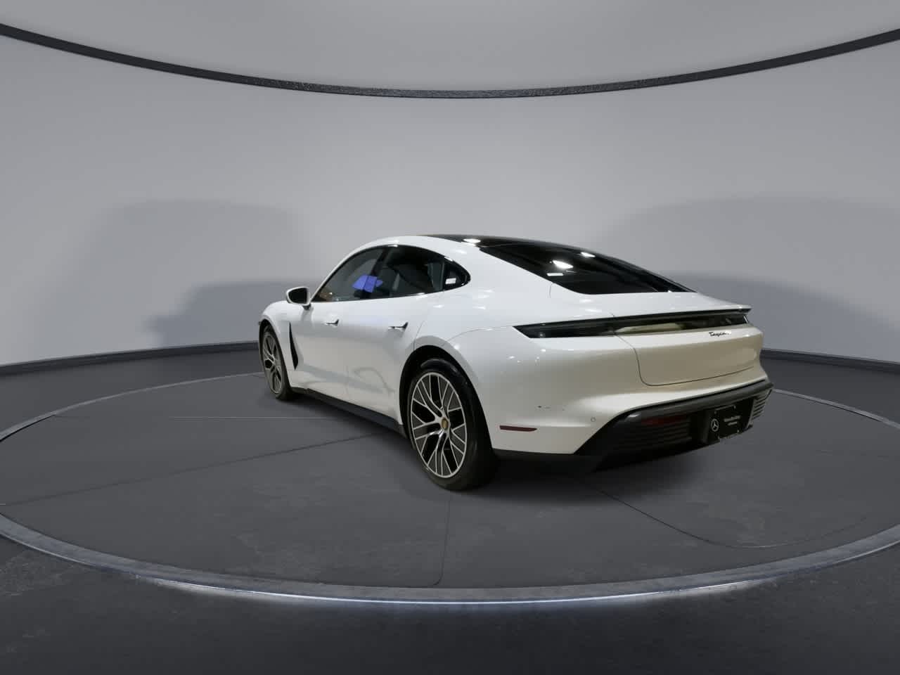 Thumbnail: 2022 Porsche Taycan - 9